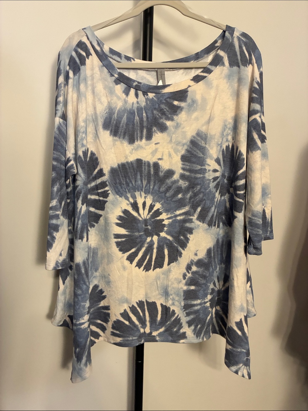 New! Honeyme XXL Blue and White Tie-Dye Scoop Neck Tunic